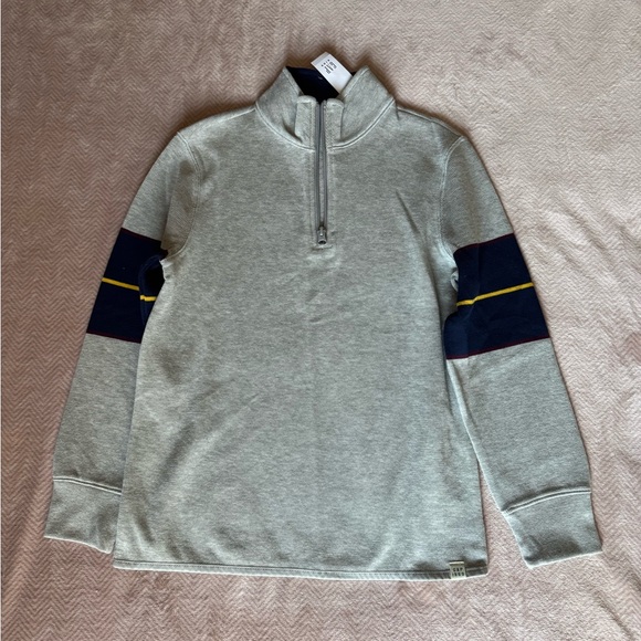 GAP Other - NWT Gap sweater - size L